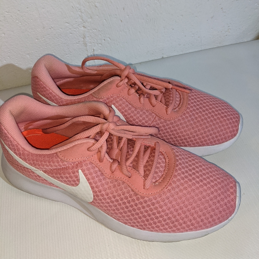 Nike Tanjun SE Sneakers Melon Size 10
